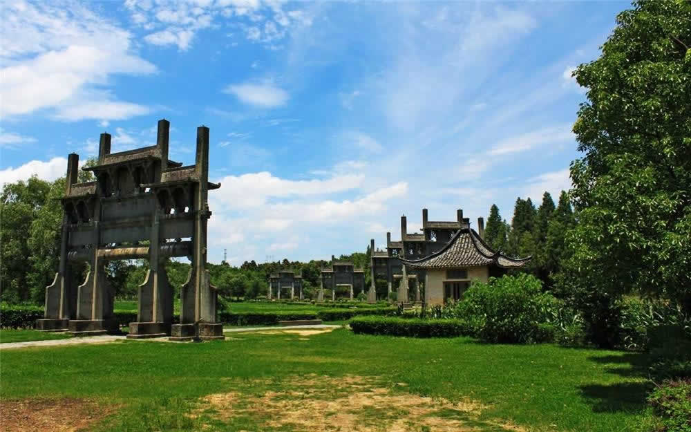 Half Day Tangmo Village Sightseeing and Tea Picking Experience Tour From Huangshan
