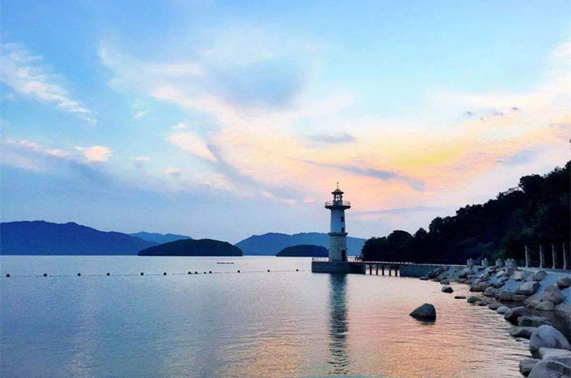 Thousand_islands_lake_from_hangzhou_01.jpg