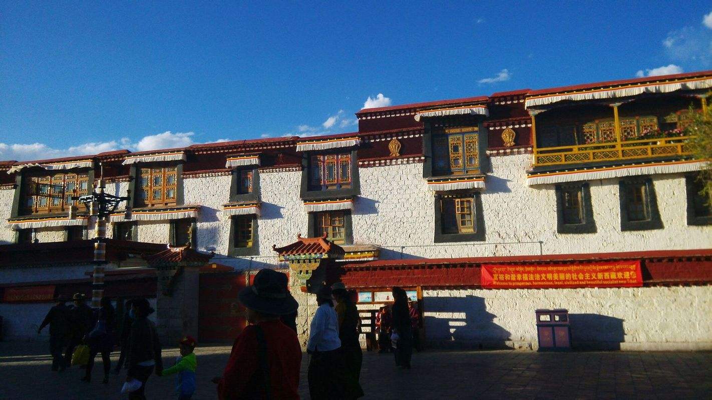 16_Days_Beijing_Xian_Lhasa_Chengdu_Shanghai_In-depth_China_Tour_2.jpg