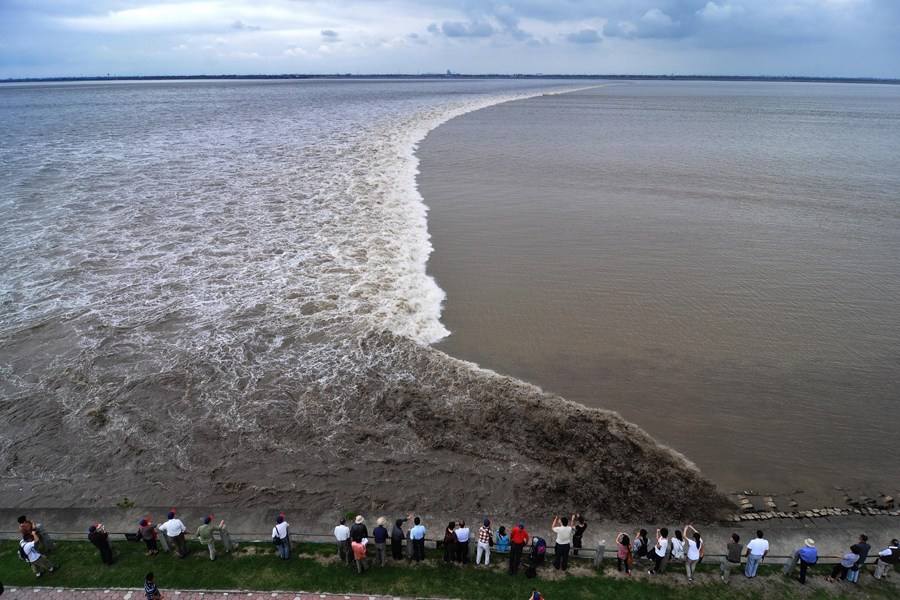 Qiantang River Tide_02.jpg