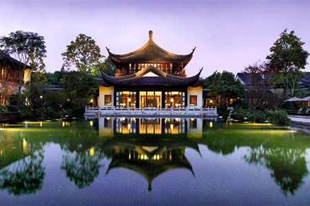 Four _Seasons_Hotel_Hangzhou_at_West Lake.jpg