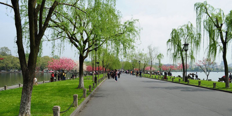 Bai_Causeway_hangzhou_westlake.jpg