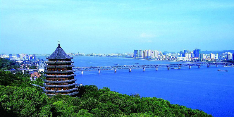 Pagoda_of_Six_Harmonies_hangzhou.jpg