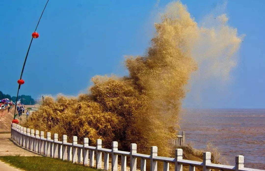 Qiantang_Tide.jpg Qiantang_Tide.jpg