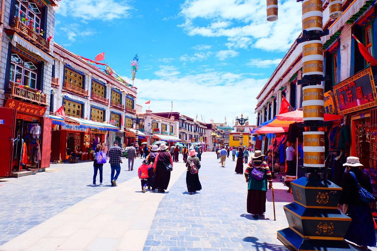 Barkhor_Street.jpg Barkhor_Street.jpg