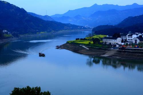 Xin'an_River_01.jpg Xin'an_River_01.jpg