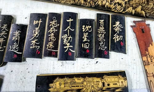 wood-carvings wood-carvings