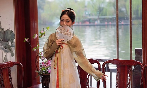 Photo-Experience-and-Cultural-Dress Photo-Experience-and-Cultural-Dress