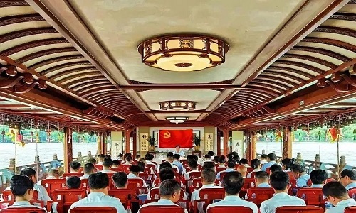 Private-Charter-Cruise Private-Charter-Cruise