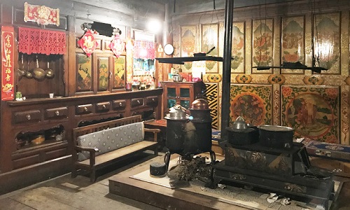 Tibetan-Family-Visit-in-Shangri-La Tibetan-Family-Visit-in-Shangri-La