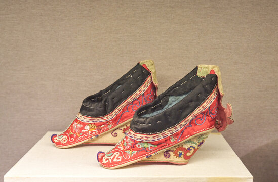 Three-Inch-Golden-Lotus-Museum2