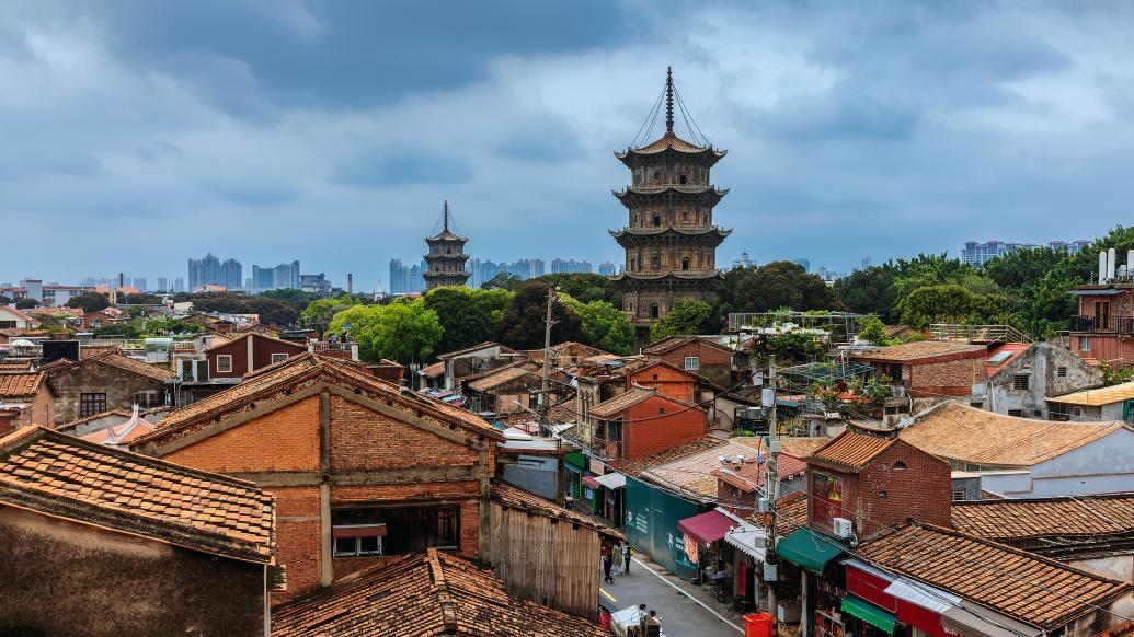 East-and-West-Street-Old-Town3