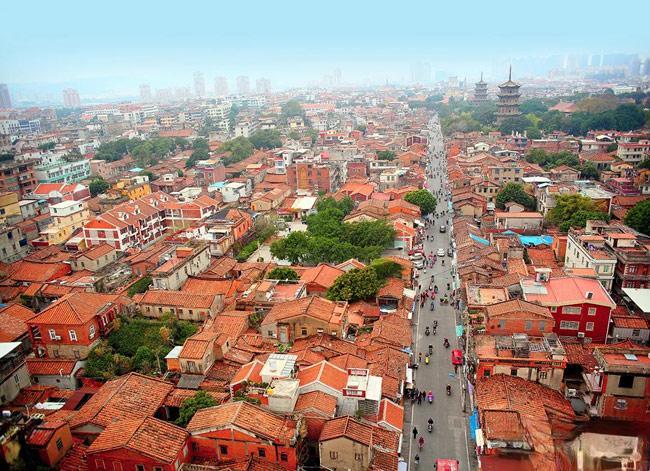 East-and-West-Street-Old-Town